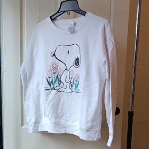 Peanuts White Sweatshirt with Snoopy and Tulips